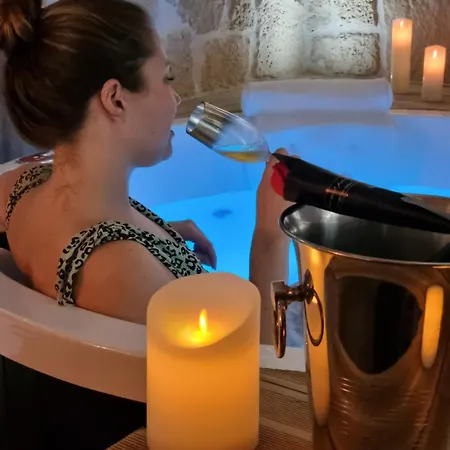 Les Spas De La Mer, & Spa, Room, Plein Coeur Du Grau アパート