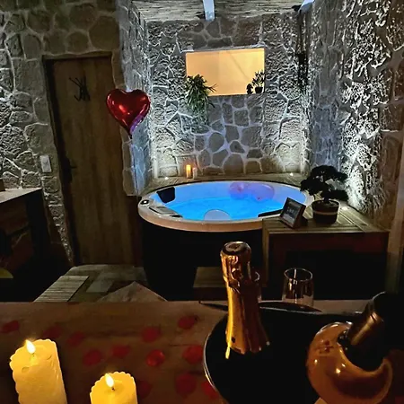 Les Spas De La Mer, & Spa, Room, Plein Coeur Du Grau アパート *