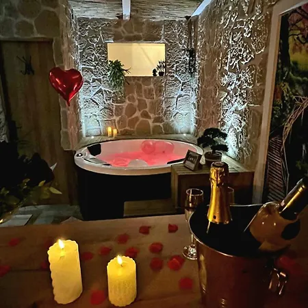 Les Spas De La Mer, & Spa, Room, Plein Coeur Du Grau アパート